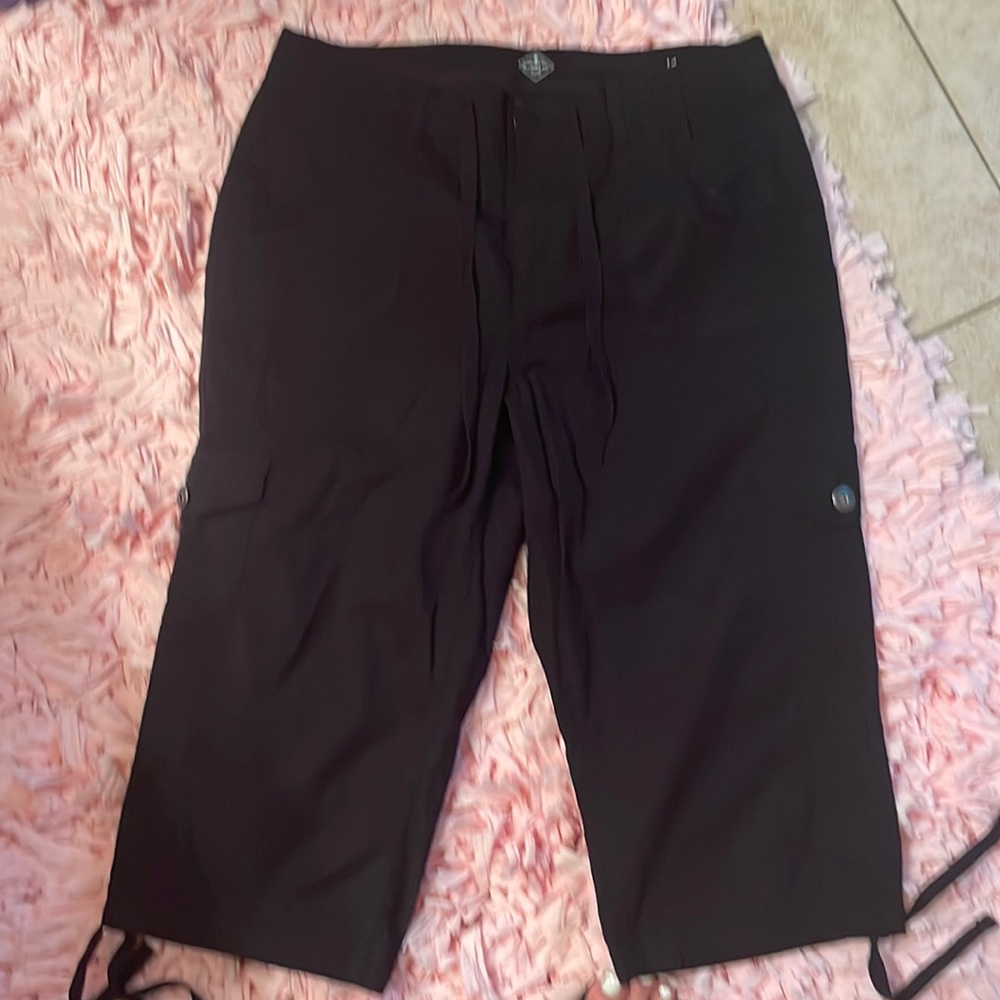 At Johns Bay capri black